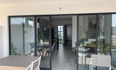 * UTILICE SU CRÉDITO EN ÉSTA HERMOSA CASA EN CONDOMINIO CON DOBLE VIGILANCIA. SANTA FÉ