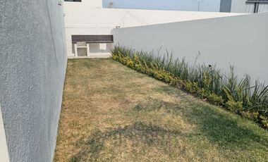 * UTILICE SU CRÉDITO EN ÉSTA HERMOSA CASA EN CONDOMINIO CON DOBLE VIGILANCIA. SANTA FÉ