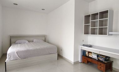 Disewakan Rumah Cluster Beverly Lippo Cikarang