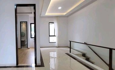 JUAL Rumah Semi Furnished Lantai Full Marmer di CitraSun Garden Semarang
