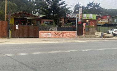 VENTA DE CASA ESQUINA CON LOCALES COMERCIALES EN ISLA NEGRA