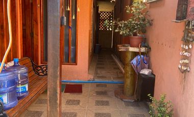 VENTA DE CASA ESQUINA CON LOCALES COMERCIALES EN ISLA NEGRA