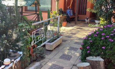 VENTA DE CASA ESQUINA CON LOCALES COMERCIALES EN ISLA NEGRA