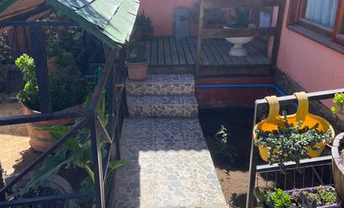 VENTA DE CASA ESQUINA CON LOCALES COMERCIALES EN ISLA NEGRA