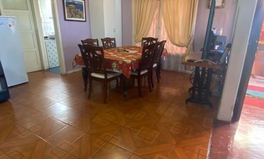 VENTA DE CASA ESQUINA CON LOCALES COMERCIALES EN ISLA NEGRA