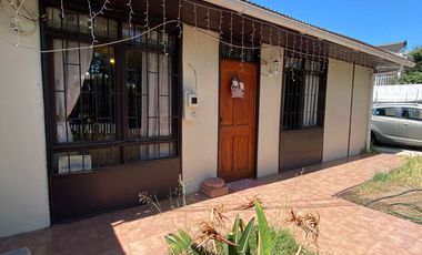 VENDEMOS CASA EN MAIPU. GRAN TERRENO