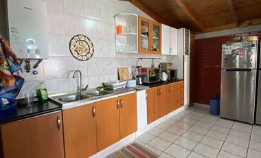 VENDEMOS CASA EN MAIPU. GRAN TERRENO