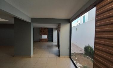 CASA EN RENTA FRACCIONAMIENTO ZEREZOTLA CON JARDIN