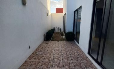 CASA EN RENTA FRACCIONAMIENTO ZEREZOTLA CON JARDIN