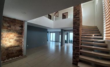 CASA EN RENTA FRACCIONAMIENTO ZEREZOTLA CON JARDIN