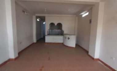 Venta de casa con local comercial - Jipijapa