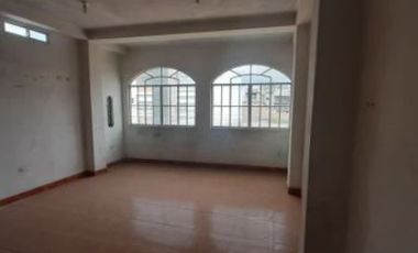 Venta de casa con local comercial - Jipijapa