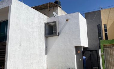 Casa amplia en venta Jardines de la reina tonala en coto