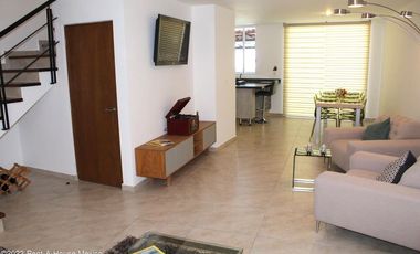 Casa de tres recámaras con roof garden en venta en Zibatá, Querétaro