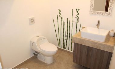 Casa de tres recámaras con roof garden en venta en Zibatá, Querétaro