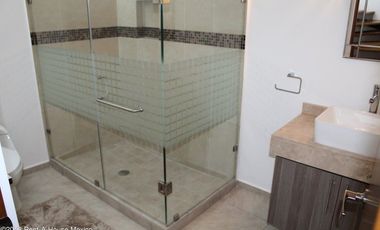 Casa de tres recámaras con roof garden en venta en Zibatá, Querétaro