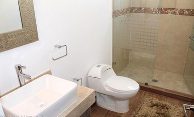 Casa de tres recámaras con roof garden en venta en Zibatá, Querétaro