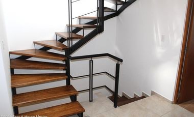 Casa de tres recámaras con roof garden en venta en Zibatá, Querétaro