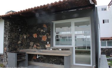 Casa de tres recámaras con roof garden en venta en Zibatá, Querétaro