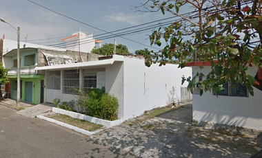 CASA BOCA DEL RIO VERACRUZ MAGNIFICA OPORTUNIDAD, EXCELENTE UBICACION, A UNOS MINUTOS DE LA PLAYA MOCAMBO, CENTROS COMERCIALES Y TURISTICOS DE BOCA DE