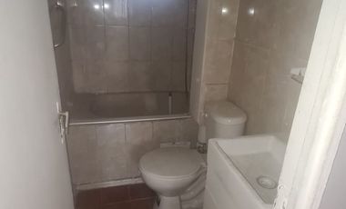DEPARTAMENTO SEGUNDO PISO -VILLA LOS PROFESORES- METRO ECUADOR-ZONA RESIDENCIAL.