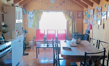 CASA DE 2 PISOS EN  VILLA ENTRE RIOS, PUCON