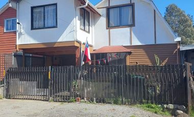 CASA DE 2 PISOS EN  VILLA ENTRE RIOS, PUCON