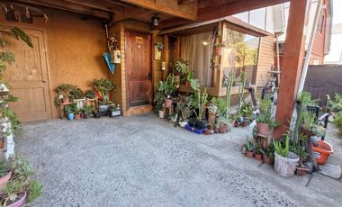 CASA DE 2 PISOS EN  VILLA ENTRE RIOS, PUCON
