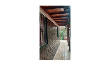 Casa en Venta, La Cisterna, Metro  3D, 2B, Jardin, Solida, Est., Colegios,  doc. al dia.