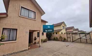 Se vende amplia casa en primera línea con vista al mar – Condominio Santa María del Mar, La Herradura, Coquimbo.