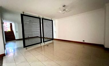 Casa en arriendo en Loma del Escobero, Envigado