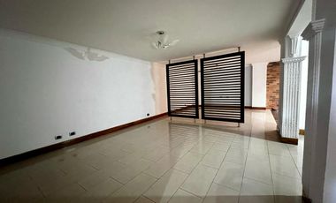 Casa en arriendo en Loma del Escobero, Envigado