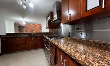 Casa en arriendo en Loma del Escobero, Envigado
