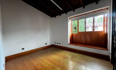 Casa en arriendo en Loma del Escobero, Envigado