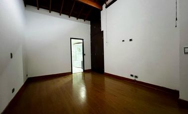 Casa en arriendo en Loma del Escobero, Envigado