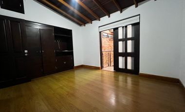 Casa en arriendo en Loma del Escobero, Envigado