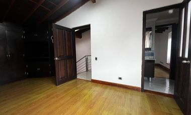 Casa en arriendo en Loma del Escobero, Envigado