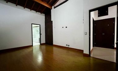 Casa en arriendo en Loma del Escobero, Envigado