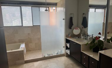 Venta-Espectacular Apartamento en Poblado - Las Lomas No. 2, Medellín