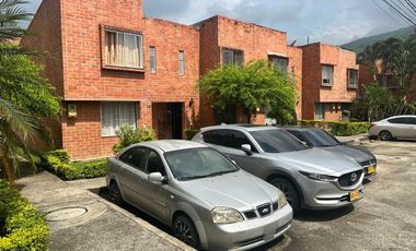 Casa en Condominio Campestre Las Acacias Club Yumbo Valle