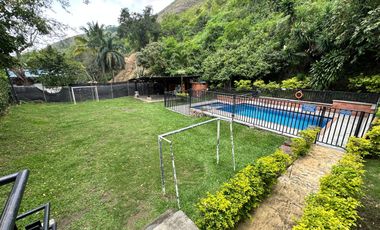 Casa en Condominio Campestre Las Acacias Club Yumbo Valle