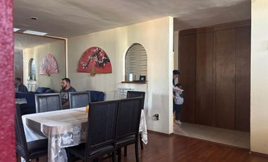 Edificio en Venta cerca de Himalaya con 2 Departamentos y 2 Locales.  Se vende todo el Edificio: