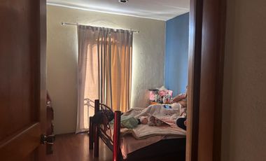 Edificio en Venta cerca de Himalaya con 2 Departamentos y 2 Locales.  Se vende todo el Edificio:
