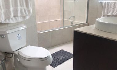 RESIDENCIA EN RENTA EN CUMBRES DEL CIMATARIO
