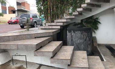 RESIDENCIA EN RENTA EN CUMBRES DEL CIMATARIO