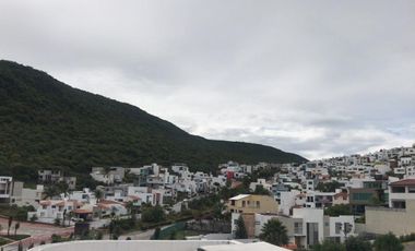 RESIDENCIA EN RENTA EN CUMBRES DEL CIMATARIO