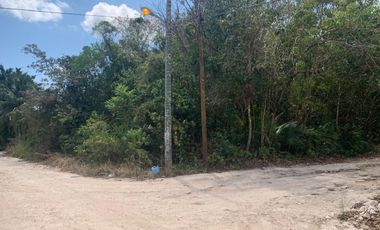 Terreno esquinero junto a la Av. Prolongacion de la Luna, Cancún