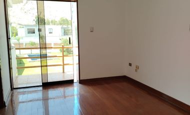 ALQUILER DE HERMOSA CASA EN CONDOMINIO – LA PLANICIE, 2DA ETAPA – US$ 2,500