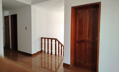 ALQUILER DE HERMOSA CASA EN CONDOMINIO – LA PLANICIE, 2DA ETAPA – US$ 2,500
