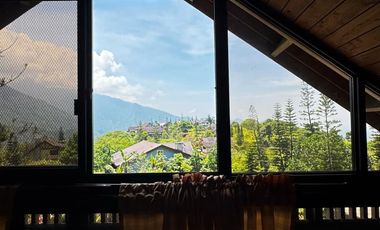 5 Bedrooms Country Home with Breathtaking Views Inside Gated Community